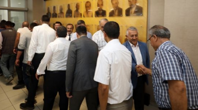 BAŞKAN ZEYBEK PERSONELİYLE BAYRAMLAŞTI