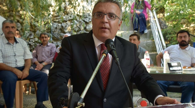 Depremzedelerin Yaraları Sarılmaya Çalışılıyor