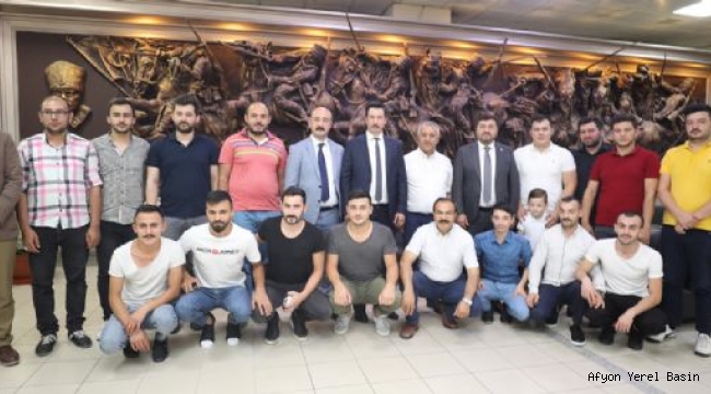 GİRESUN HEYETİNDEN BAŞKAN ZEYBEK´E ZİYARET