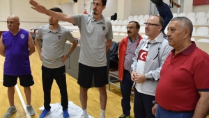 Vali Tutulmaz Voleybol Takımına Moral Verdi