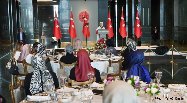 Ayşe Sezen, Emine Erdoğan ile bir araya geldi