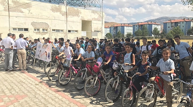 Dinar'da 'Haydi Çocuklar Bisikletle Okula' projesi