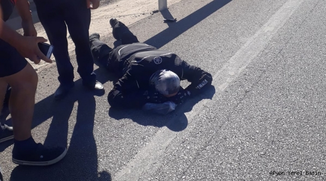 DİNAR KAVŞAĞINDA MOTOR KAZASI 1 AĞIR YARALI