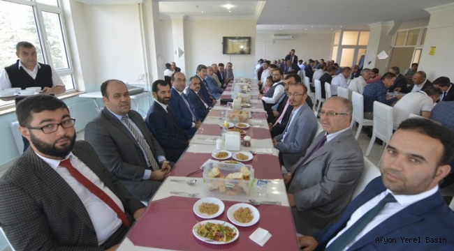 BAŞKAN MUSTAFA ÇÖL İLÇE MÜFTÜLÜĞÜNÜN YEMEĞİNE KATILDI
