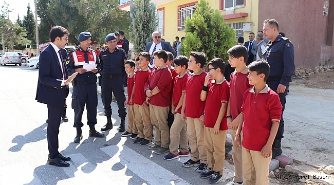 DAZKIRI'DA “YAYA GEÇİDİ NÖBETİ ETKİNLİĞİ” DÜZENLENDİ