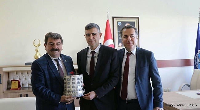 Kaymakam Kapankaya ve Başkan Sarı'dan Dekan Dr. İsa Sağbaş'a ziyaret