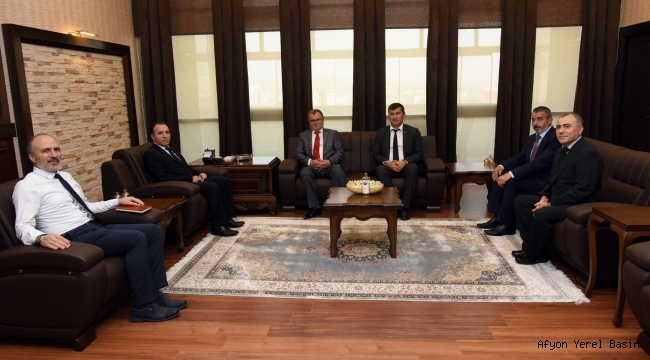 REKTÖR KARAKAŞ ZİYARETÇİLERİNİ KABUL ETTİ