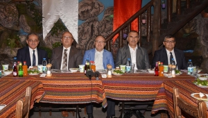 Vali Tutulmaz Şehit Aileleriyle Yemekte Buluştu