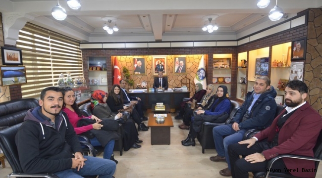 BAŞKAN MUSTAFA ÇÖL'E GENÇ ÖĞRETMENLERDEN ZİYARET