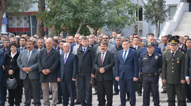 Dinar'da 24 Kasım Öğretmenler Günü Çelenk Sunma töreni gerçekleştirildi
