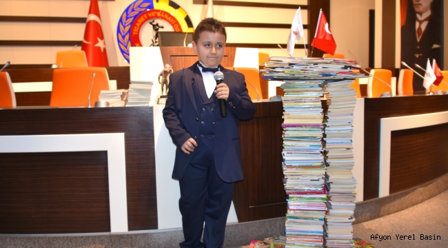 En Çok Kitap Okuma Rekoru Elde Eden Mahir Atabey Türk İçin Rekor Tescil Töreni Düzenlendi
