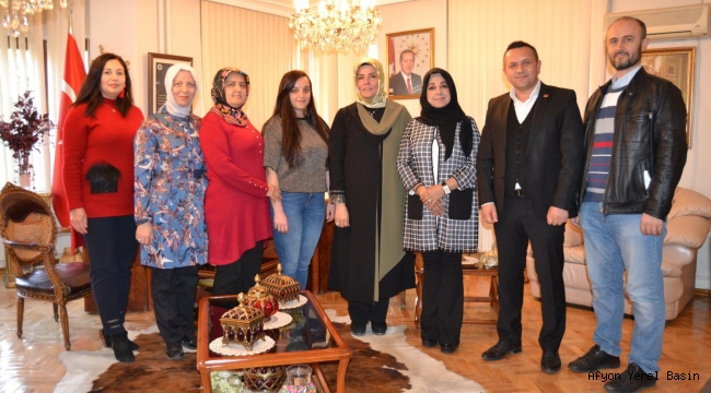 Kızılay Kadınana gazetesini ziyaret etti.