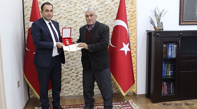 Milli Mücadele Madalyası ve Beratı Gazimize Takdim Edildi