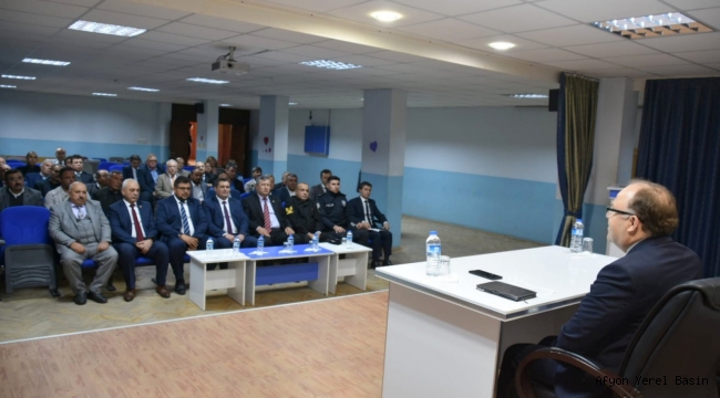 Vali Tutulmaz Çobanlar İlçesinde Muhtarlarla Toplantı Yaptı