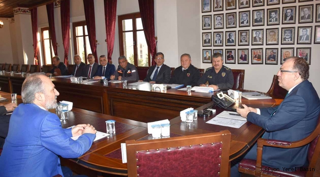 Yabancıların Uyum ve İletişim Problemleri Vali Tutulmaz Başkanlığında Görüşüldü