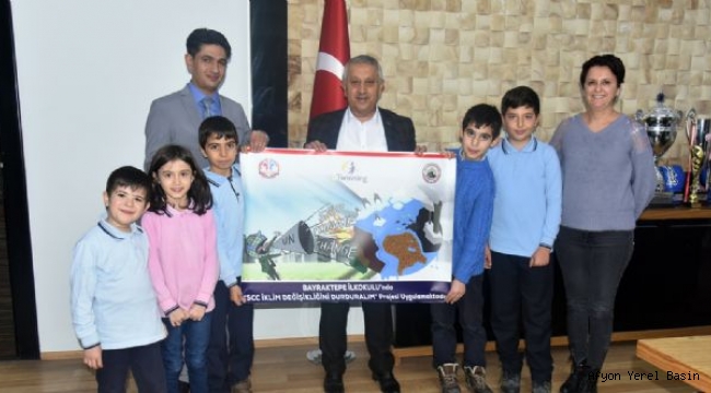 BAYRAKTEPE İLKOKULU´NDAN BAŞKAN ZEYBEK´E ZİYARET