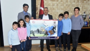  BAYRAKTEPE İLKOKULU´NDAN BAŞKAN ZEYBEK´E ZİYARET