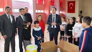 DİNAR TENİSLE TANIŞIYOR