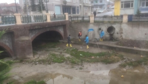 EMİRDAĞ “ÇAY DERE”DE TEMİZLİK ÇALIŞMALARI BAŞLADI