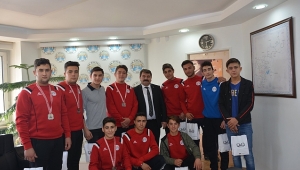  Güreş Takımından Başkan Sarı'ya Teşekkür