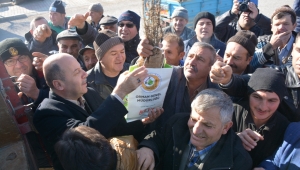 Kapalı Pazar Yerinde 20.000 Fidan Dağıtıldı