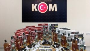 Polis, Silah Ve Kaçak İçki Ele Geçirdi