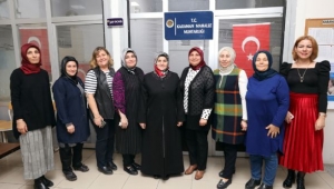 SEVİM ZEYBEK, KARAMAN MAHALLE MUHTARI NEŞE YILMAZ´I ZİYARET ETTİ