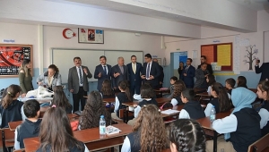  Başkan Nihat Sarı'dan Başarılı Öğrencilere Hediye