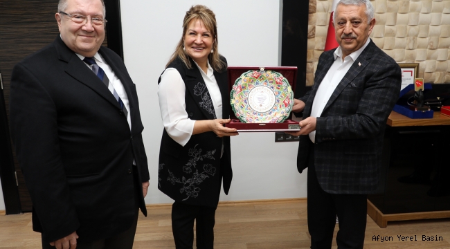 TÜRK YEMEKLERİ UZMANI SAHRAP SOYSAL´DAN ZİYARET