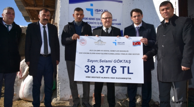 Vali Tutulmaz İŞKUR’dan Hibe Desteği Alan Eski Hükümlüye Hediye Çekini Teslim Etti