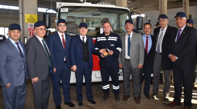 Yeni Çöp Kamyonları İlçelere Teslim Edildi