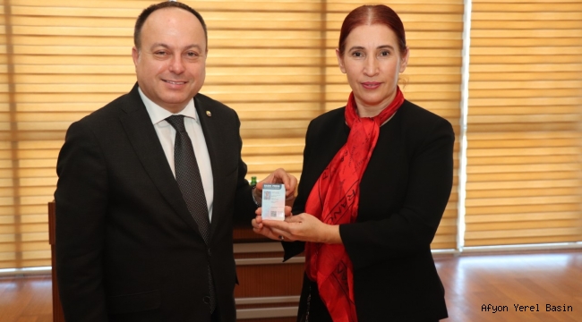 SERTESER’İN BASIN KARTINI, ŞERİFE MÜNİRE BURCU TAKDİM ETTİ