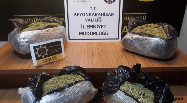 ŞÜPHELİ ARAÇTAN 15.50 KİLOGRAM ESRAR ÇIKTI
