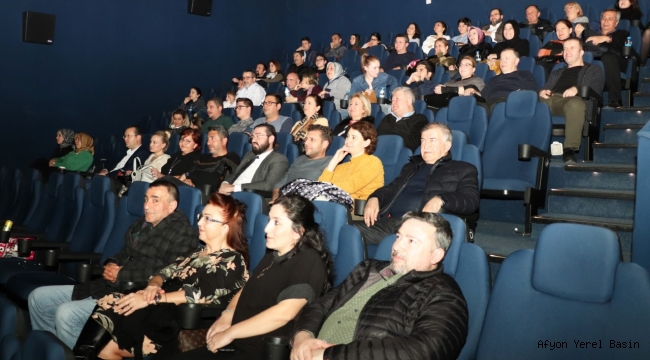 ATSO MECLİS ÜYELERİ, GEÇERKEN UĞRADIM FİLMİNİ İZLED