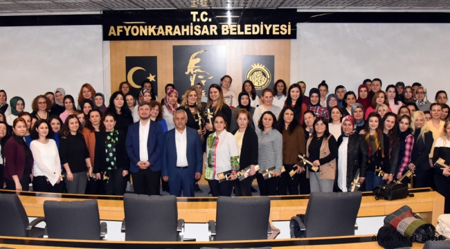 BAŞKAN ZEYBEK KADIN PERSONELİNİ UNUTMADI
