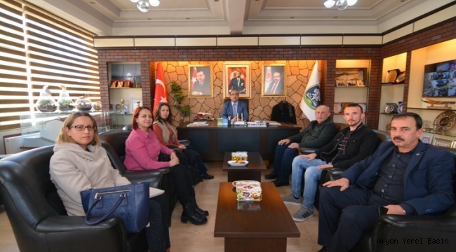 DENİZLİLİ YARDIMSEVERLERDEN BAŞKAN MUSTAFA ÇÖL'E ZİYARET