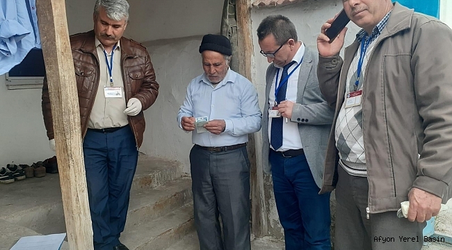 MAAŞLARI EVLERİNE TESLİM EDİLİYOR