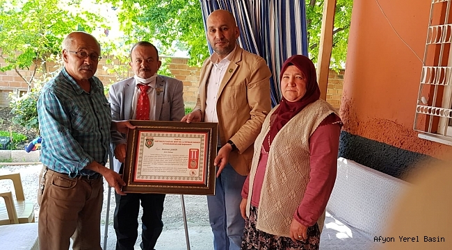 Başkan İsmail Kumartaşlı ve Hasan Ceylan, Şehit Ailesinin Beratını ve Anneler Gününü Kutladı