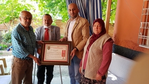  Başkan İsmail Kumartaşlı ve Hasan Ceylan, Şehit Ailesinin Beratını ve Anneler Gününü Kutladı