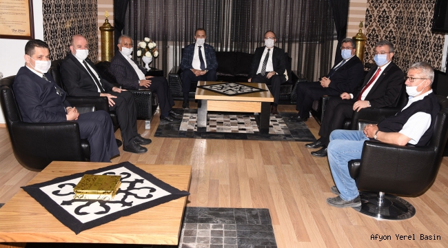 MİLLETVEKİLLERİNDEN BAŞKAN ZEYBEK´E ZİYARET