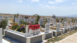 Bolvadin`de Mezarlıklar Bayrama Hazır