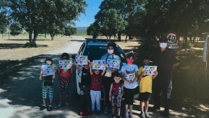 Jandarma Broşür Dağıtılarak COVİD-19 bilgilendirmesi yaptı