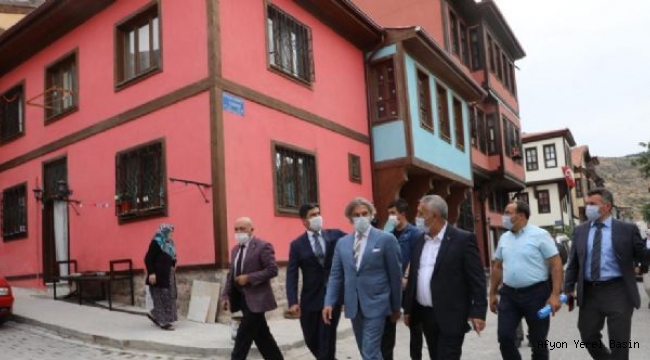 Demircan' Mehmet Zeybek’i Makamında Ziyaret Etti.
