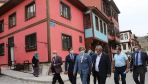 Demircan' Mehmet Zeybek’i Makamında Ziyaret Etti.