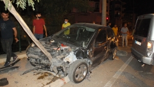 KIRMIZI IŞIK İHLALİ KAZAYA NEDEN OLDU, 1 ÇOCUK 2 KİŞİ YARALANDI..