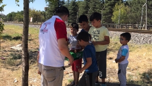 KIZILAY İHTİYAÇ SAHİPLERİNİN YANINDA..