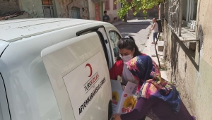 KIZILAY İHTİYAÇ SAHİPLERİNİN YANINDA..