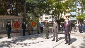 SANDIKLI'DA ZAFER BAYRAMI TÖRENLE KUTLANDI.