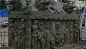 POLİS TARİHİ ESER KAÇAKÇISINI YAKALADI..