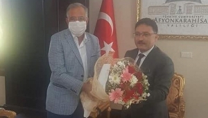  Bağırkan, Vali Gökmen Çiçek'e Çiçek Verdi.